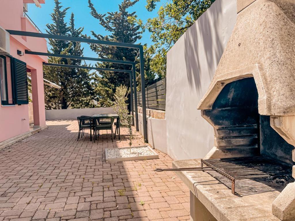 Pinia Apartments Bol Exterior photo