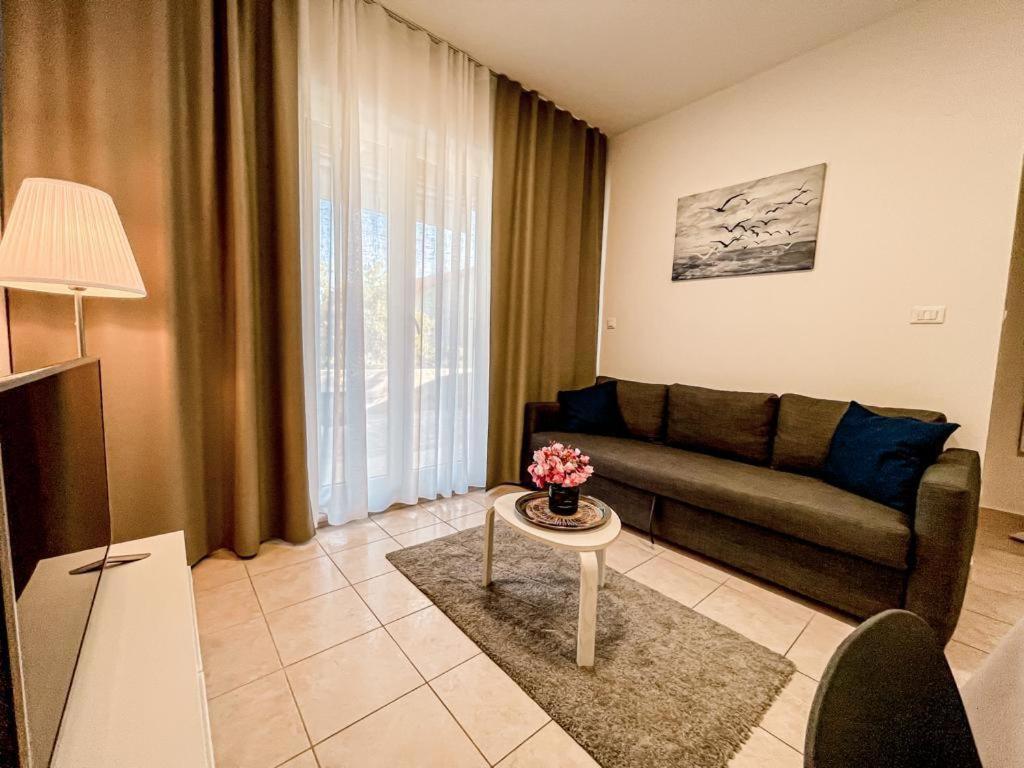 Pinia Apartments Bol Exterior photo