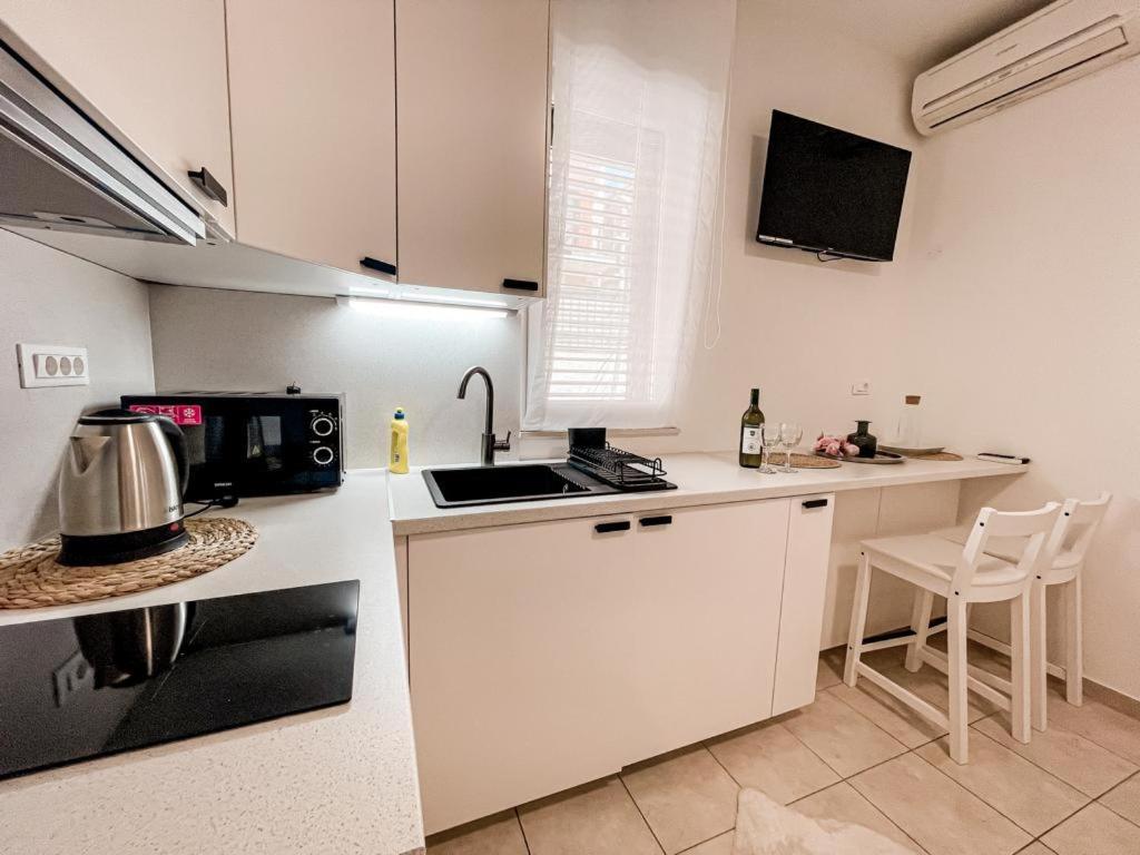 Pinia Apartments Bol Exterior photo